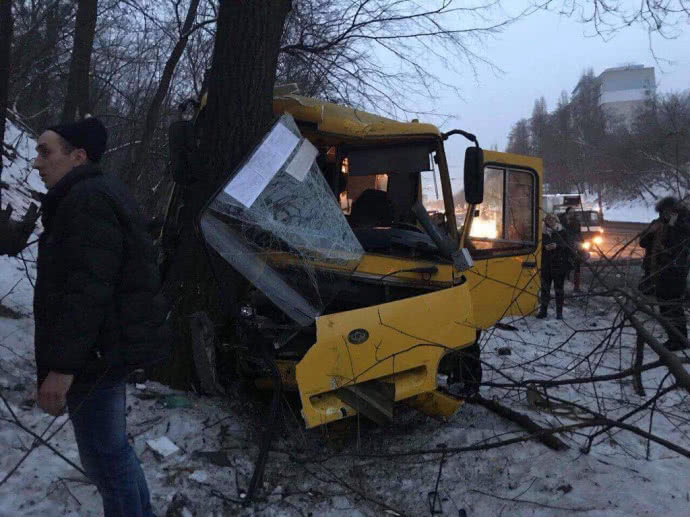 “Щонайменше 12 осіб постраждалих”: У Києві сталася жахлива ДТП за участі двох маршруток