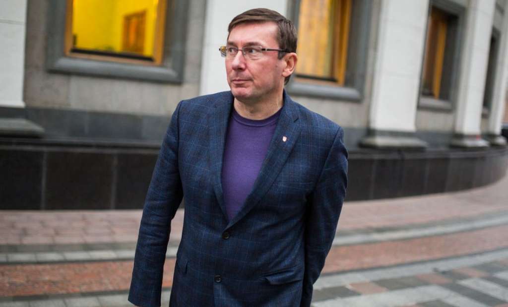Дали Луценку останній шанс: Генпрокурору загрожує гучна відставка