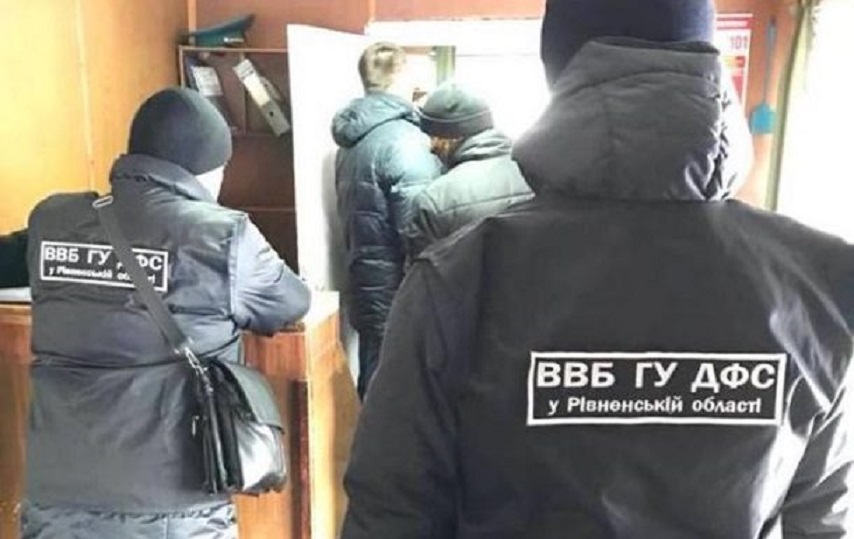 В Україні на хабарі затримано групу митників
