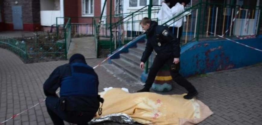 “Замість того, щоб поховати, просто викинула тіло на вулицю”: Жахливий вчинок жінки сколихнув Київ