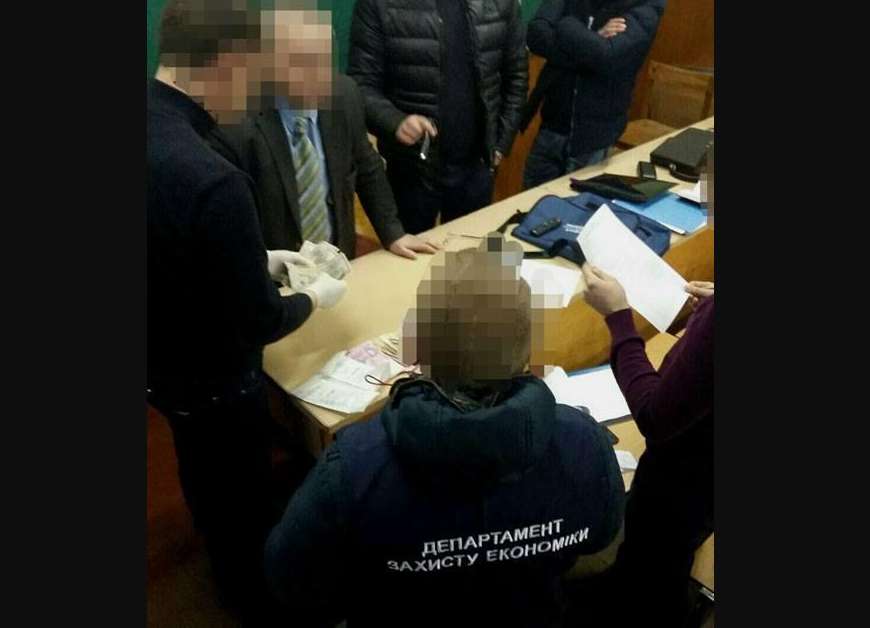 “Був затриманий на гарячому прямо у своєму кабінеті”: У Львові засудили доцента-хабарника