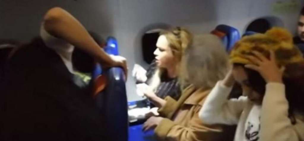 “Я дружина депутата, я тобі влаштую!”: Відео істерики жінки в літаку сколихнуло Мережу