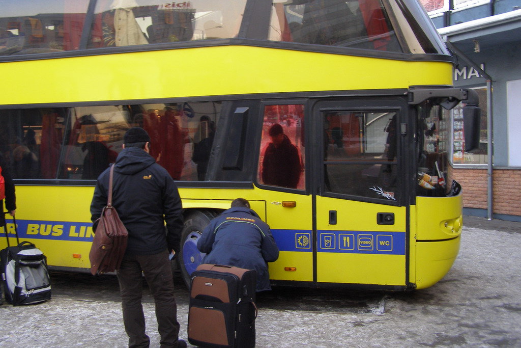 “Коли вони входили в автобус…”: У Польщі українців побили через національність