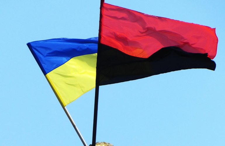 “Визнати червоно-чорний прапор і вивішувати його поруч з державним”: У Львові активісти анонсували мітинг