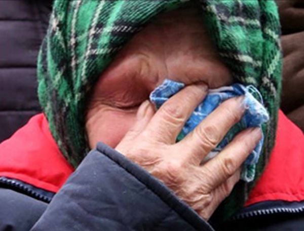 “Вони не прикрутили”: Пенсіонерку з онуком викинули з власного житла за борги