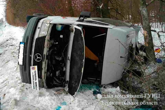 “Не впорався з керуванням і перекинувся”: Жахлива трагедія на Львівщині, автобус зі заробітчанами потрапив у ДТП