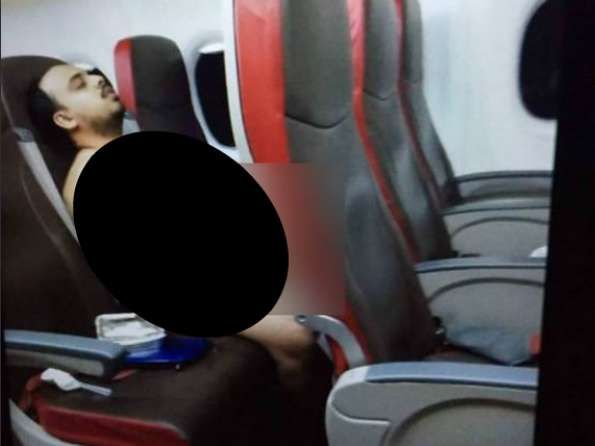 Роздягнувся, включив фільм та самозадовільнявся: 20-річний чоловік на борту літака шокував пасажирів