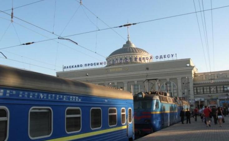 “Його намагаються відмазати …”: Поліцейський прямо в поїзді “Київ-Одеса” розстріляв пасажирів