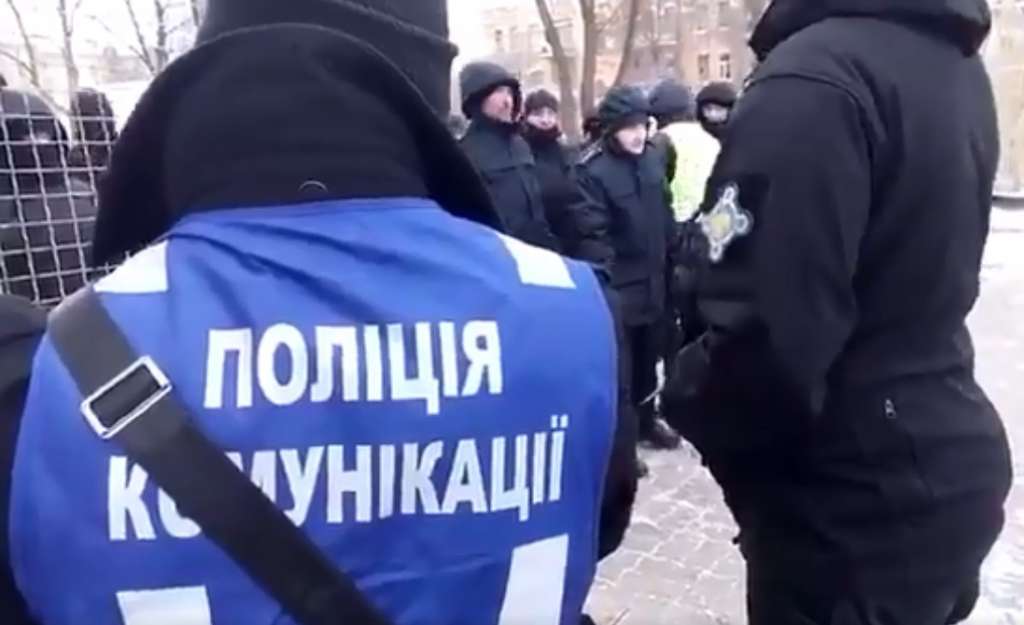 “Сотні активістів, поліція вже перекриває дороги”: Що відбувається у Києві прямо зараз