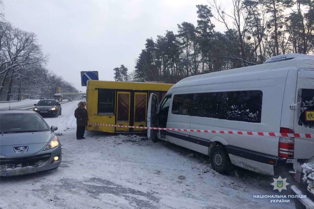 Страшна ДТП: У столиці маршрутка з пасажирами зіткнулася з автобусом