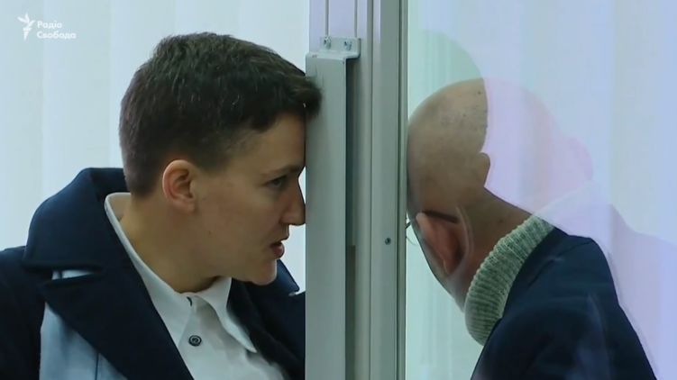 “Прокурор довбо*об”: Прихильники Савченко почали сутички