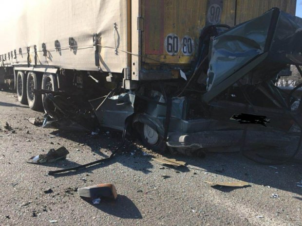 “Легковик на швидкості протаранив вантажівку”: Жахлива ДТП під Одесою, є загиблі