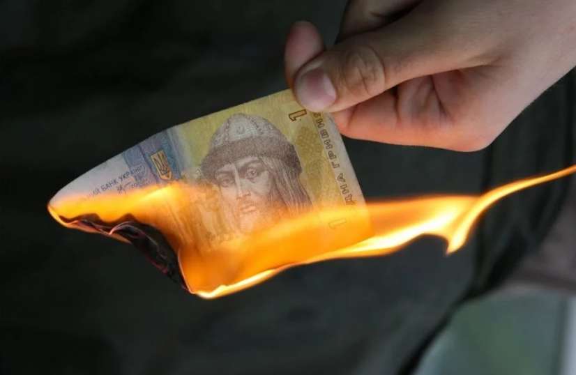 “Курс долара може злетіти до 60 грн…”: Відомий економічний експерт зробив різку заяву