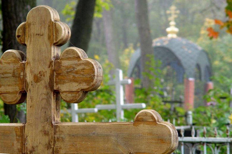 “Чекатимуть кілька тижнів, щоб поховати”: Вже з 15 березня вводять нові правила захоронення померлого