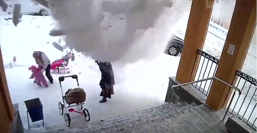 “За хвилину до…”: Дівчинка врятувала маму від кучугури снігу