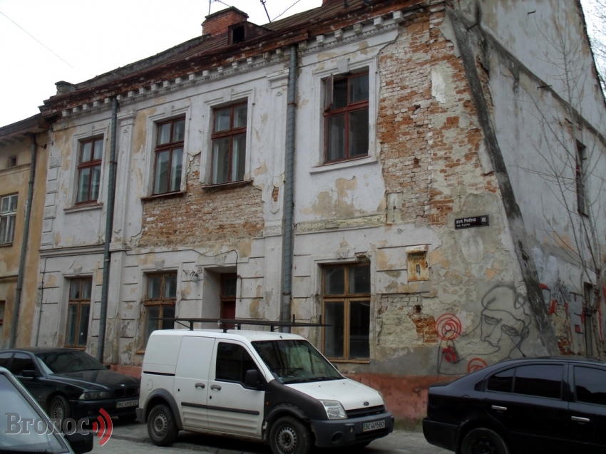 У Львові в одному будинку знайшли мертвими кількох людей і…