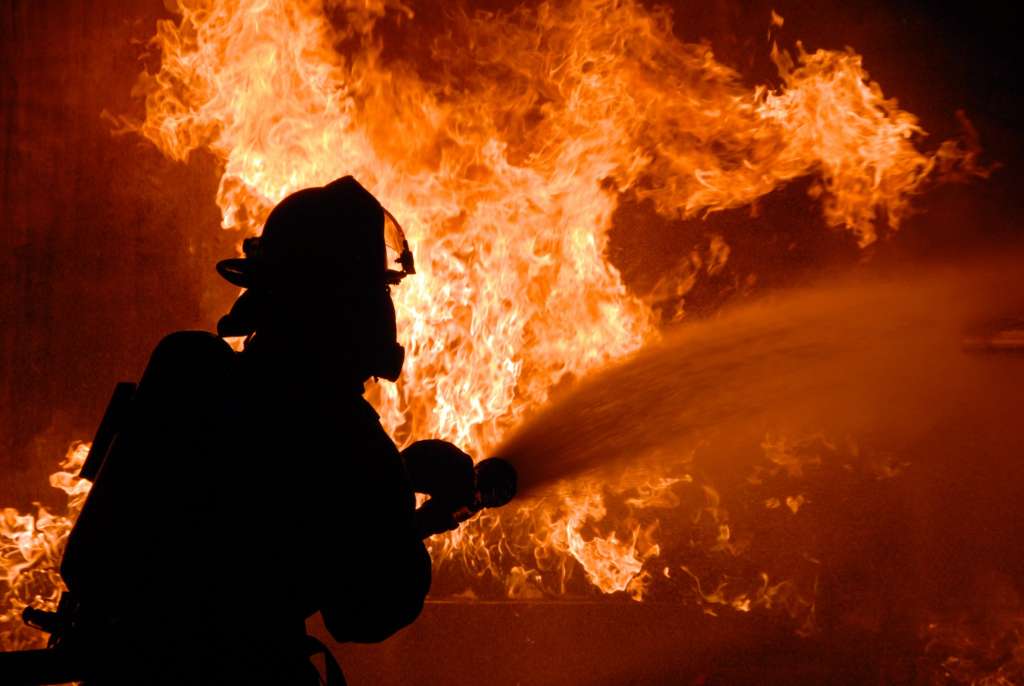 “Пожежники запізнились…”: На Львівщині чоловік згорів заживо у будинку