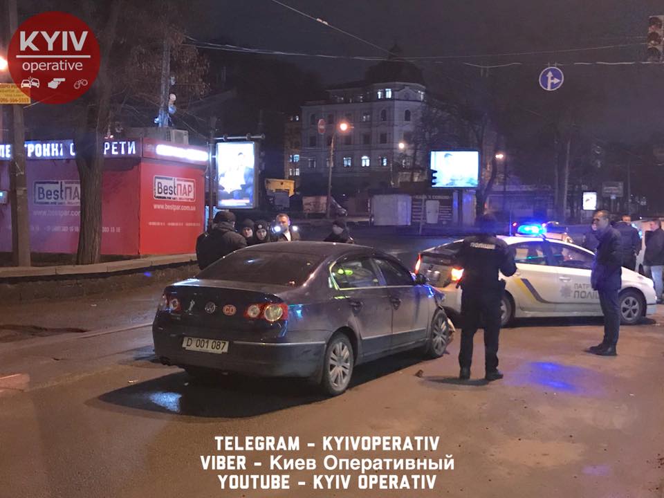 Автомобіль російських дипломатів потрапив у ДТП у Києві, після чого сп’янілий водій почав…