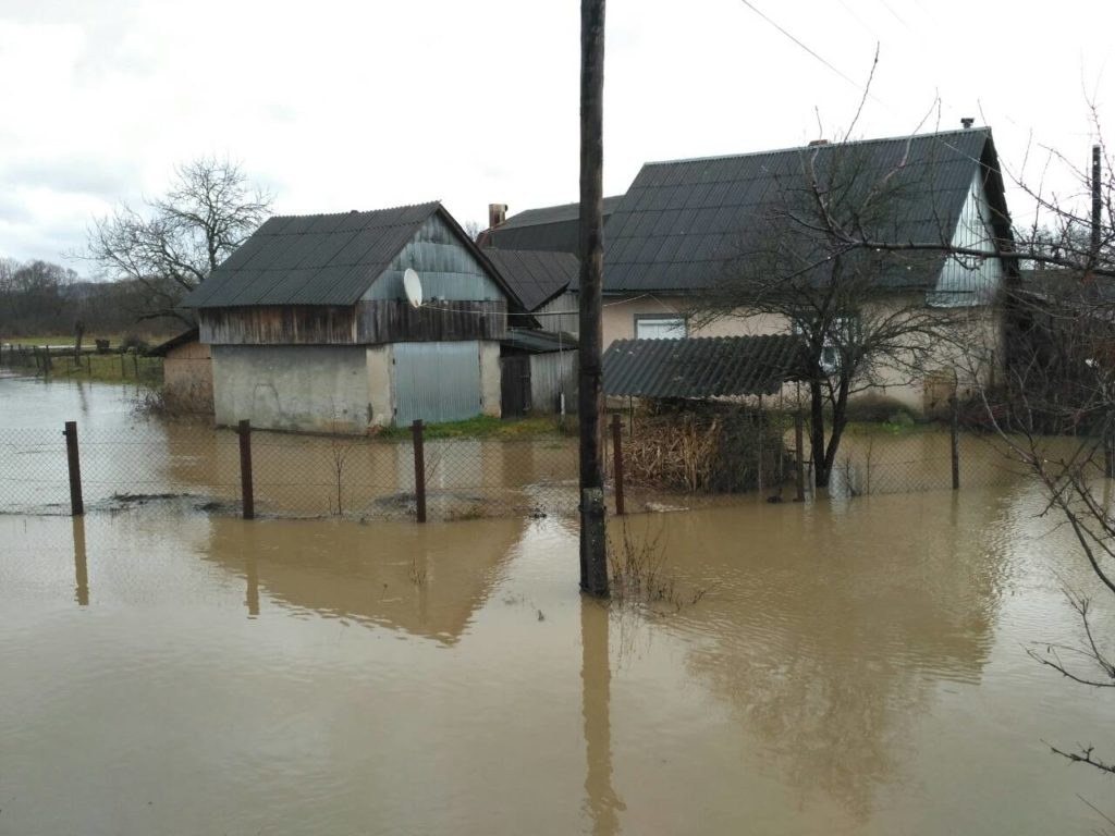 “Обсяг відкачаної води за два дні…”: Українське село затопило