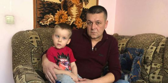 Через непрофесійні дії лікарів хлопчик став інвалідом і втратив маму: Допоможіть Михайликові стати на ноги