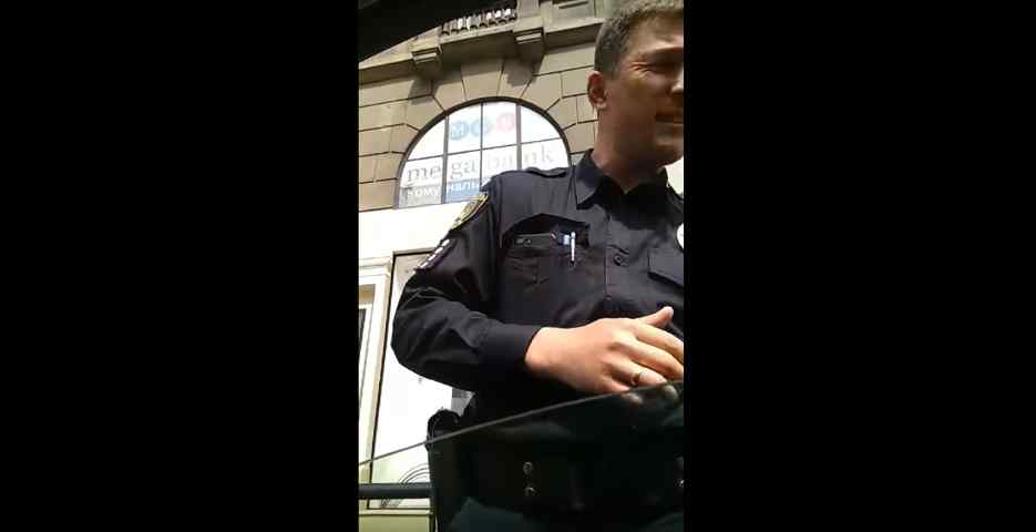 “Який бичара!!! А, от інспектор…”: Мережу обурила поведінка нахабного водія у Львові (ВІДЕО)