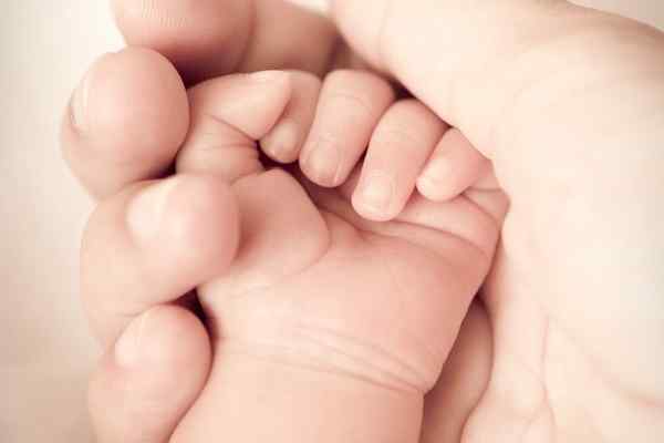 “Народила власного внука”: Мати виносила дитину для свого сина