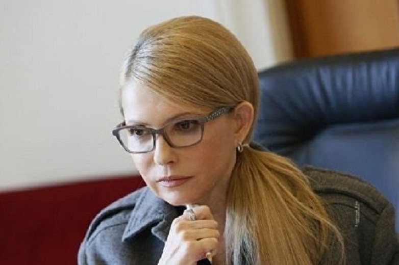“Бракує тільки батога …”: Знімок Тимошенко в панчохах підірвав Мережу