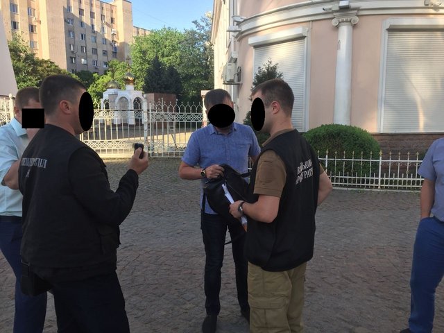 “Вимагав від двох громадян 5 тис. доларів …”: В Одеській області затримали слідчого