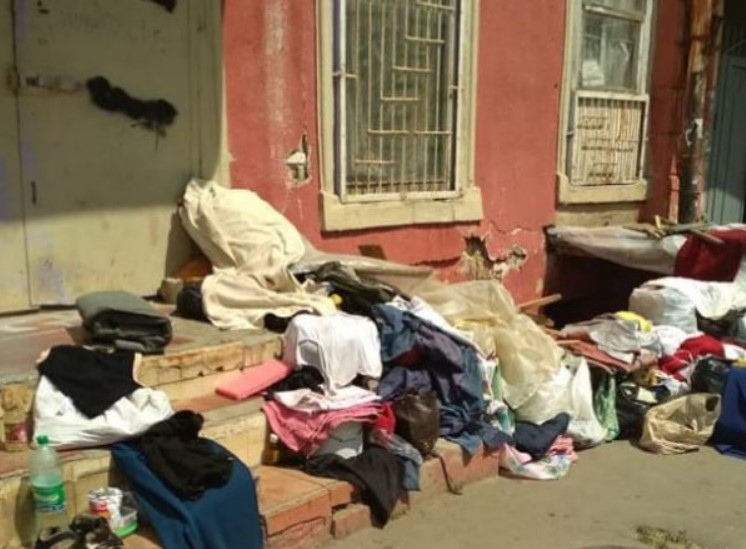 Зібрали всі пожитки і викинули її на вулицю: Сусіди нахабним способом відібрали у жінки квартиру
