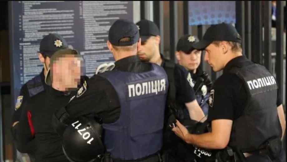 “За перекваліфікування статті на менш тяжку”: Керівника львівського райвідділу поліції спіймали на хабарі