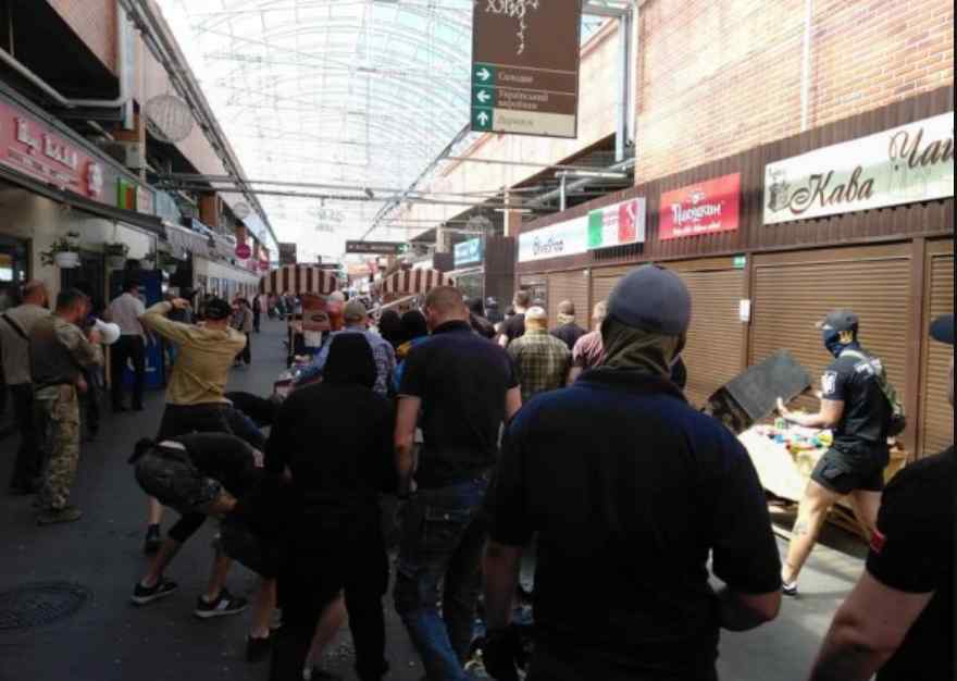 Затримали 34 особи: Поліція повідомила подробиці масового погрому на ринку в Києві