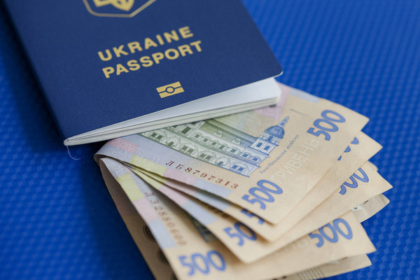 В’їзд до країн ЄС для українців може стати платним: Чому і скільки доведеться викласти з кишень