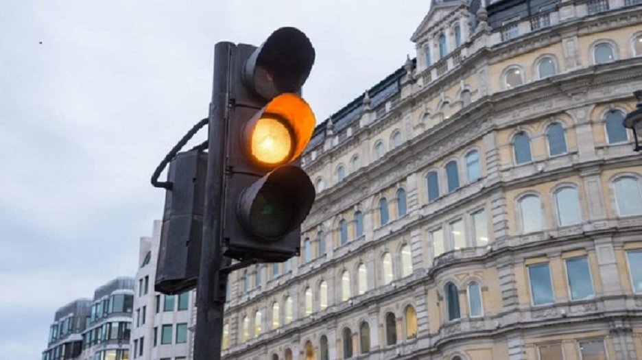 В Україні скасовують жовтий сигнал світлофора: В яких містах на водіїв вже чекає сюрприз
