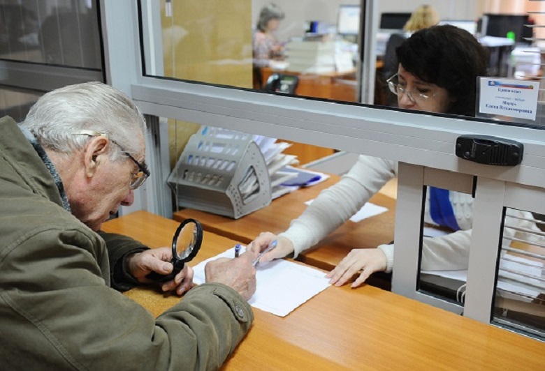 “Підвищені пенсії, реєстр боржників і червоні списки в лікарнях”: Що зміниться для українців вже в липні
