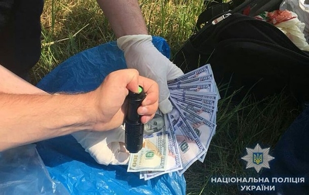 Хотів “нагріти” руку на 2,5 тис. доларів: На Львівщині затримали сільського голову, який вимагав хабар в учасника АТО
