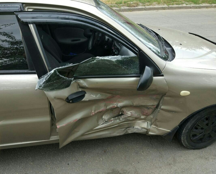 Зіткнулися одразу три автомобілі: В кривавій ДТП у Львові загинув дідусь