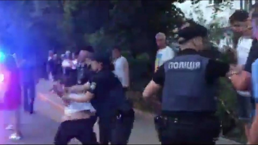 У Львові п’яні підлітки побилися з поліціянтами