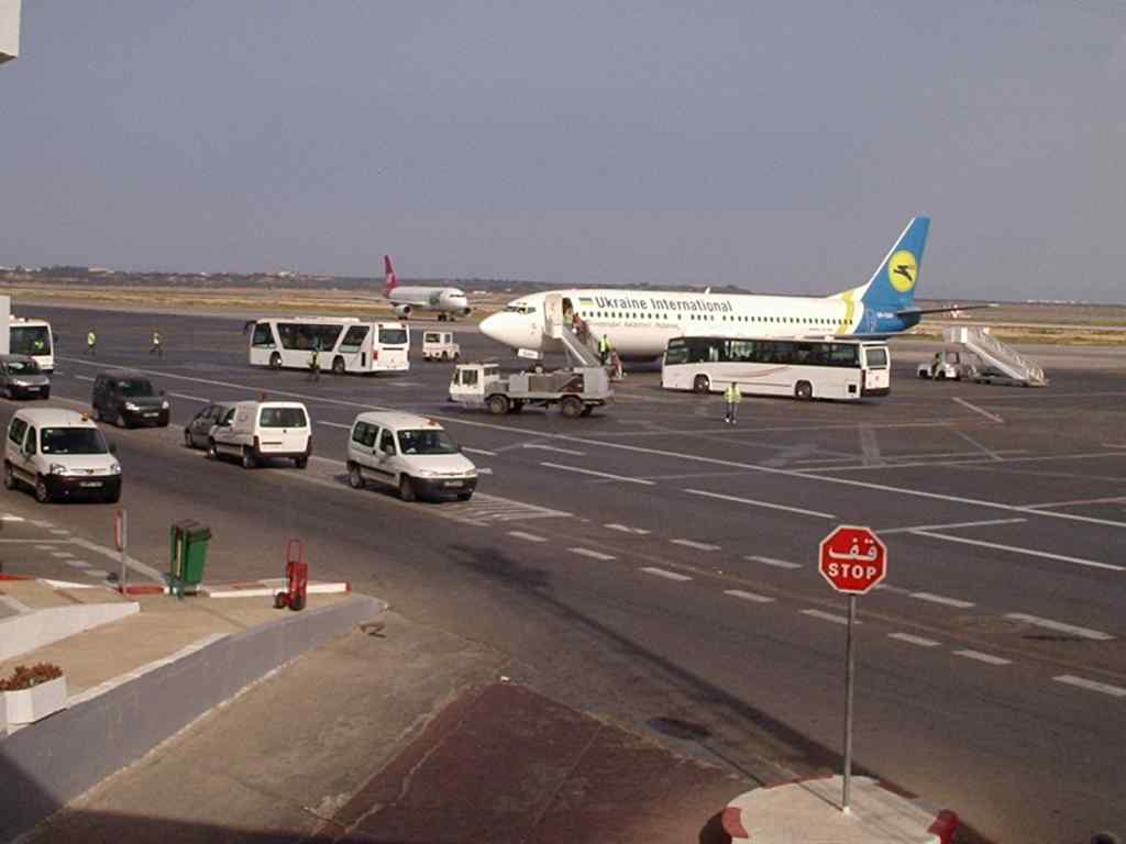 “Нічого не обіцяють. Кажуть хто що…”: Близько 300 українців застрягли в аеропорту в Тунісі