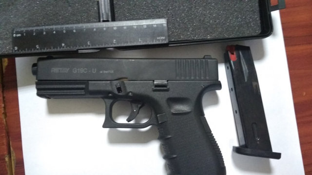 “Продавав черговий пістолет”: Правоохоронці затримали торгівця зброєю