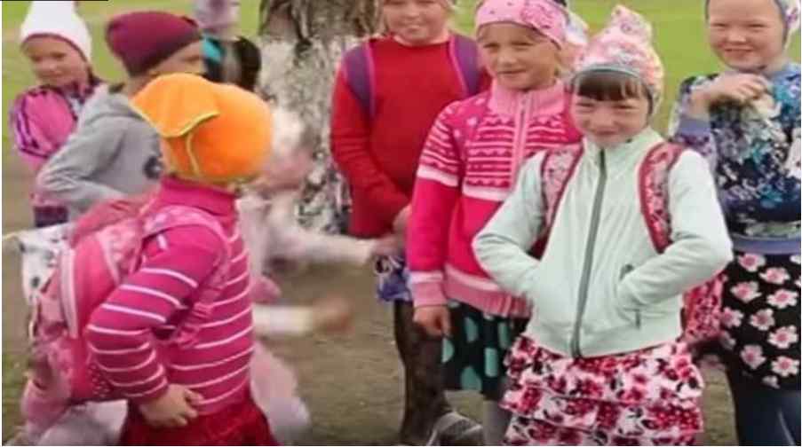 “Вони не святкують жодних свят, а у сім’ях по 18 дітей”: Як живе найзакритіша українська громада, що не використовує блага цивілізації