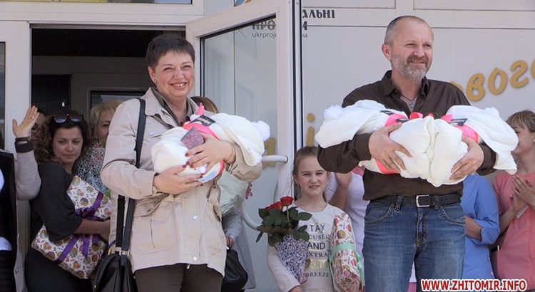 “Ми ж без Діми просто загинемо”: Після втрати єдиного сина в АТО, 48-річна українка народила трійню