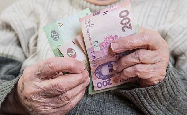 “Як і кого перевірятимуть”: В українців можуть відібрати пенсію. Що потрібно знати