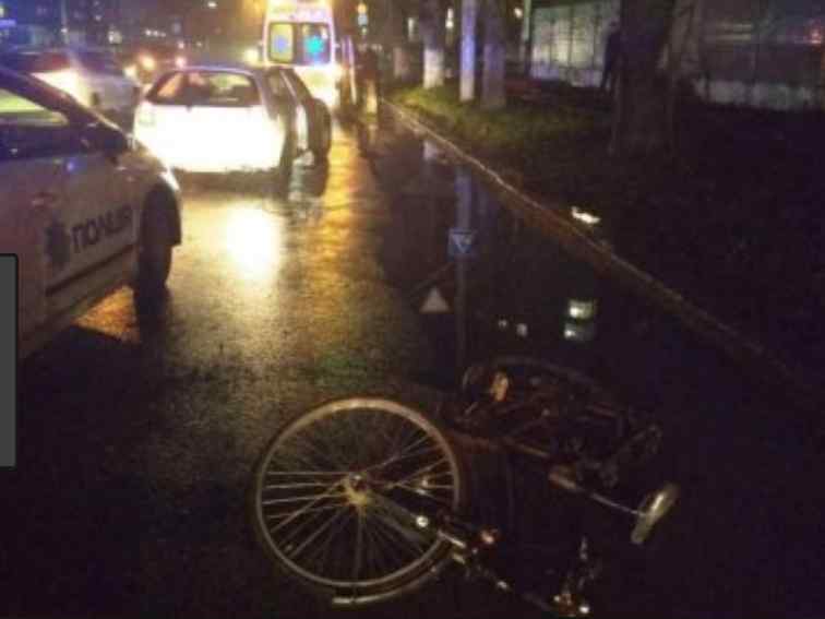 На Львівщині поліціянтка на смерть збила велосипедистку