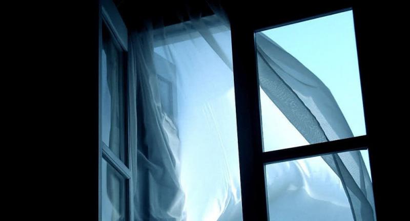 “Після сварки з бойфрендом”: У Дніпрі 13-річна дівчина вистрибнула з вікна восьмого поверху