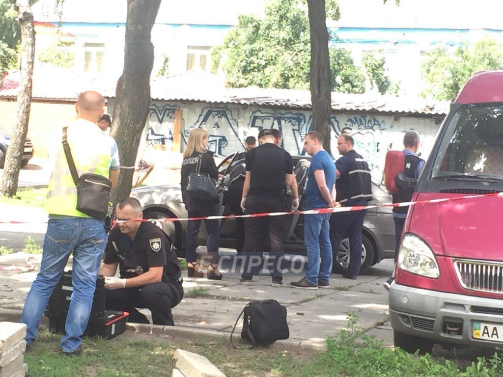 Вів стеження у дворі будинку: У Києві розстріляли поліцейського