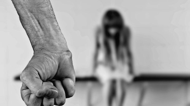 “Фліртував та наказав роздягатися”: Пастор зґвалтував 14 річну дівчинку прямо в церкві