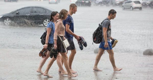 “Дощі та грози не вщухатимуть”: Синоптики розповіли, якої погоди українцям варто чекати 23 липня