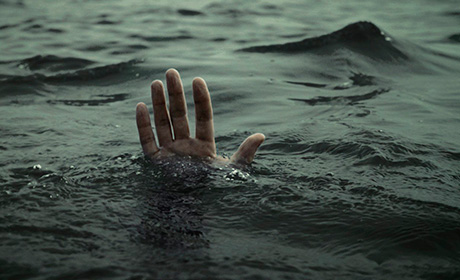 “Намагалася врятувати своїх онуків”: На Запоріжжі літня жінка потонула у морі
