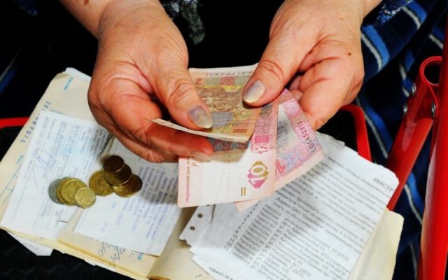“Скоротились на 75%”: Українців продовжують масово позбавляти субсидій