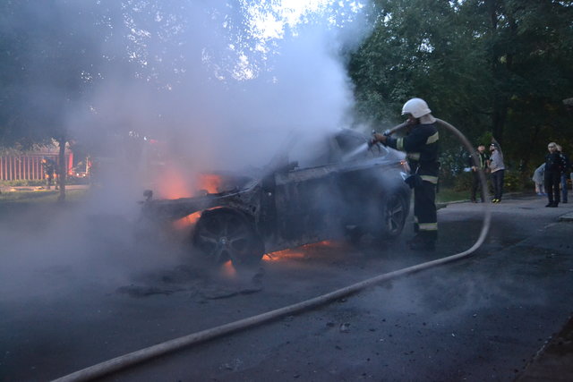 На Рівненщині підпалили машину відомого чиновника